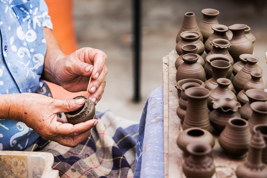  Making the clay pot by artisan Tanutra small manufacturers
