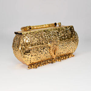 Golden Handcraft Accessory for Special Occasions